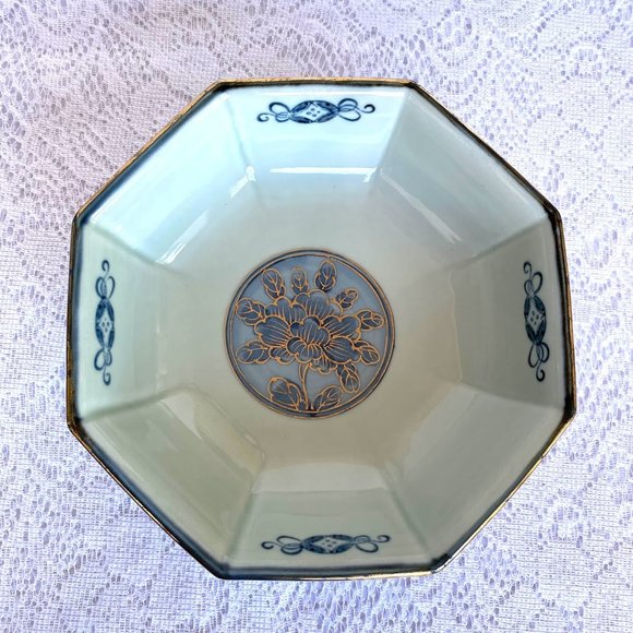 Antique Imari Arita Hexagon Bowl - Red, Blue & Gold Accents, Gold Trim - Picture 4 of 7